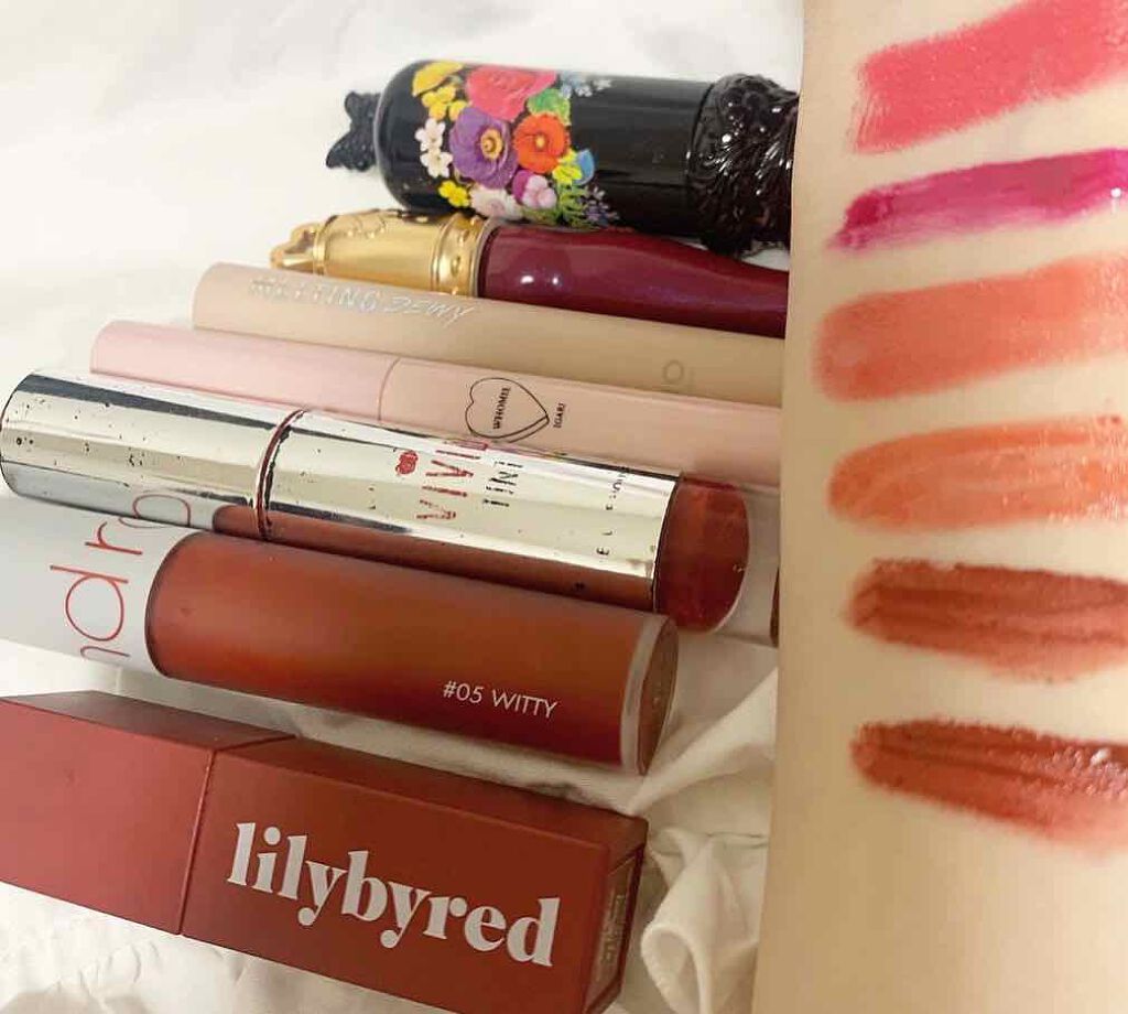 ⌇お気に入りのリップ.
・
・
上から商品名をだーっと
5商品名消えてしまった…😫💄
・
・
今マットなリップにハマってるからお気に入りは6と7🦋🦋
・
・
1.アナスイ リップスティックF F305
2.ラデュレ レ・メルヴェイユ