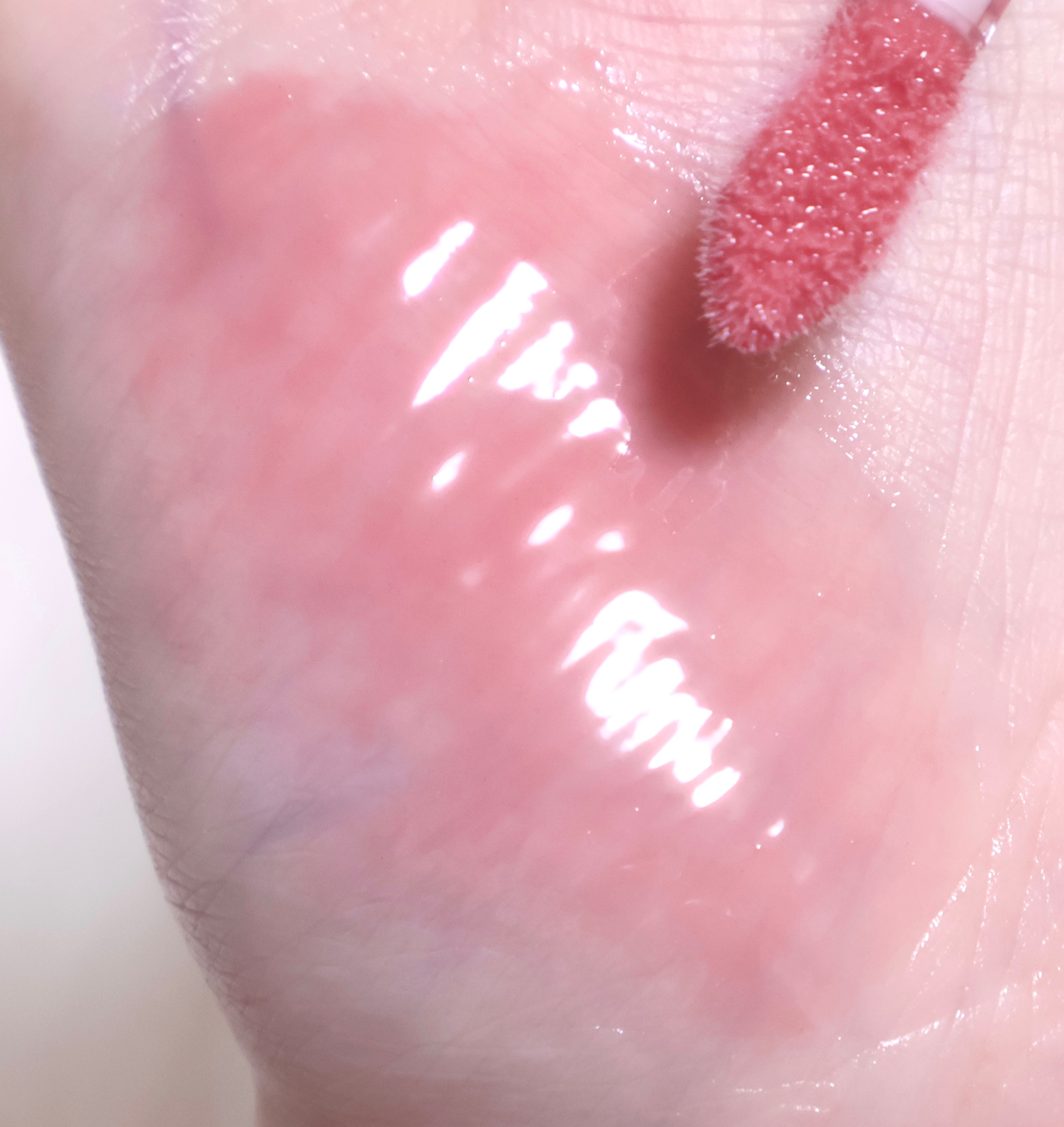 Bobby Brown リップグロス 755 ベアローズ BOBBI BROWN エクストラスランプリップセラム　755 ベアローズ