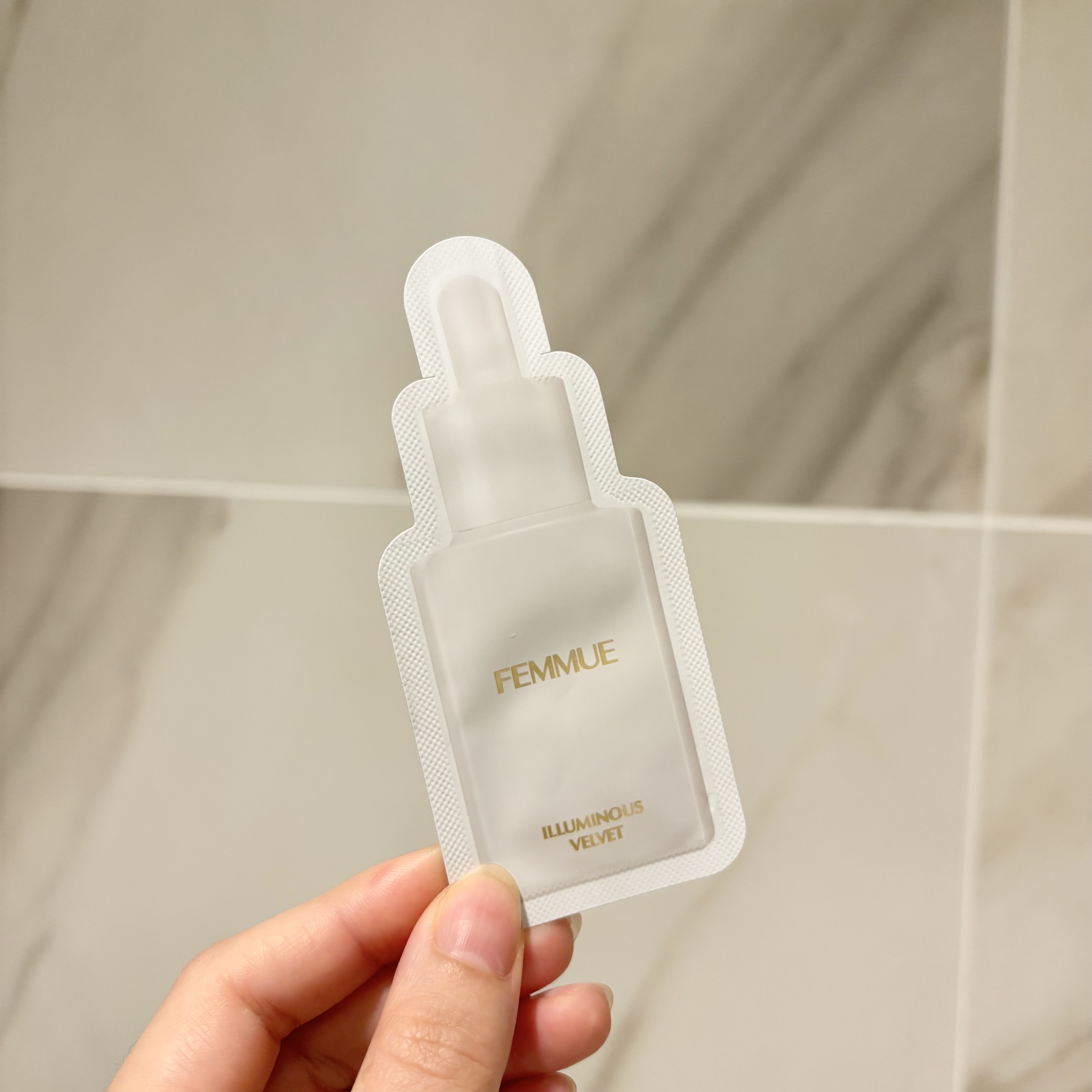 FEMMUE
イルミナス ベルベット

オイルインなのにべたつかずに
肌になじんでインナードライケアをしてくれる！

ジャスミンやネロリなどの華やかで上品な
フローラルの香り♡


#提供 
#サンプル
#ファミュ
#美容液