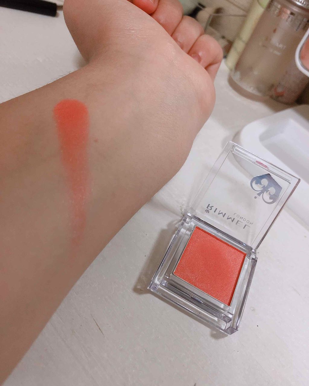 プリズム パウダーアイカラー 022 コーラルオレンジ/リンメル ロンドン/単色アイシャドウを使ったクチコミ（1枚目）