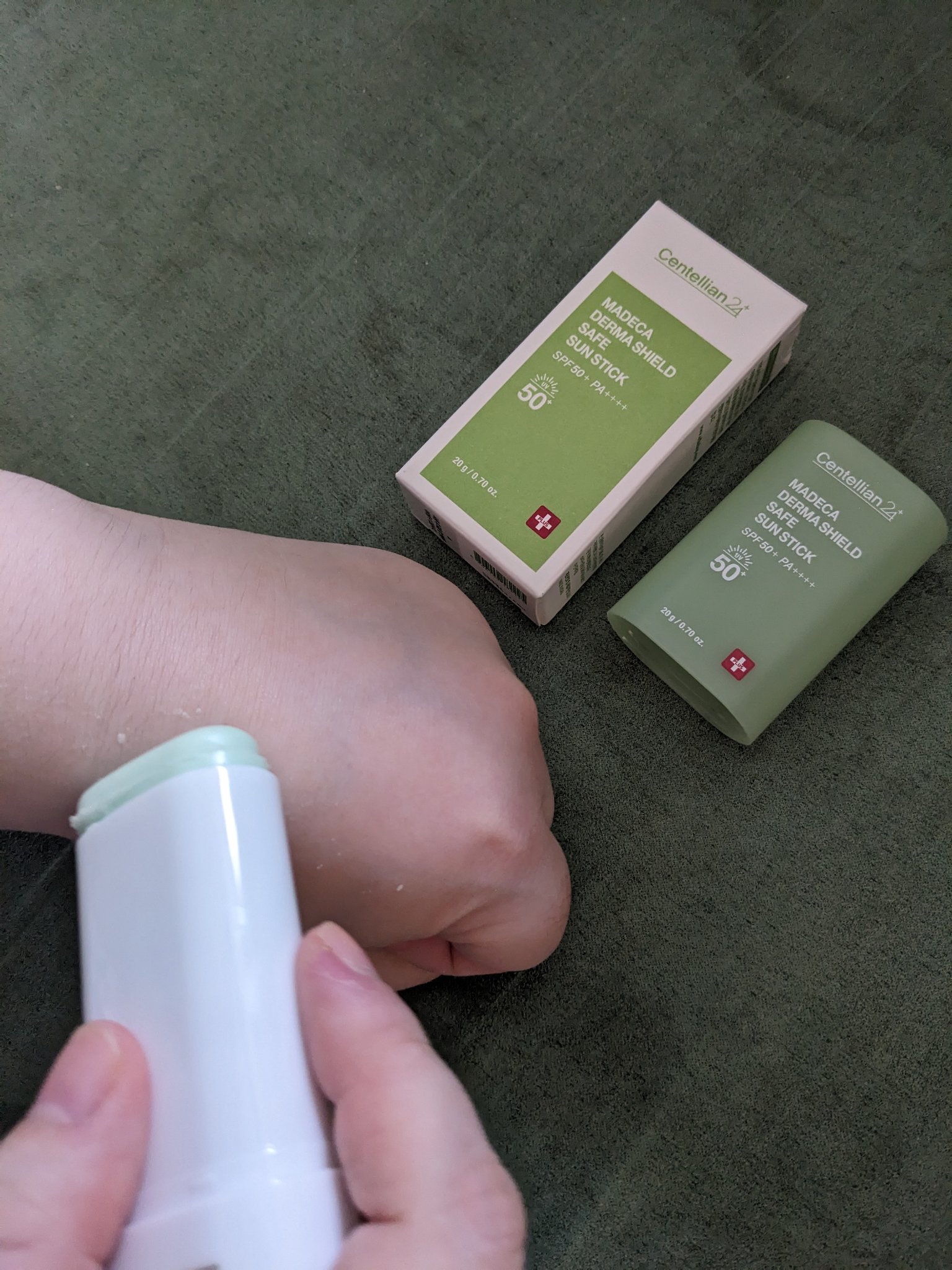 マデカダーマシールド セーフサンスティック（SPF50+ PA++++）/センテリアン24/日焼け止めスティックを使ったクチコミ（3枚目）