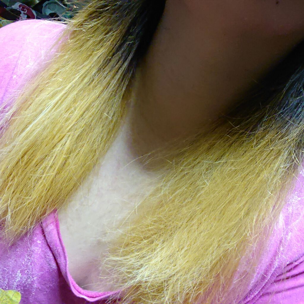 イリヤ コスメティクス ビビッド ホイップ ハイブリーチのクチコミ「久しぶりにセルフカラーするからブリーチしてみました⤴️
１枚目の写メが１回目
一週間ぐらいおい.....」（2枚目）