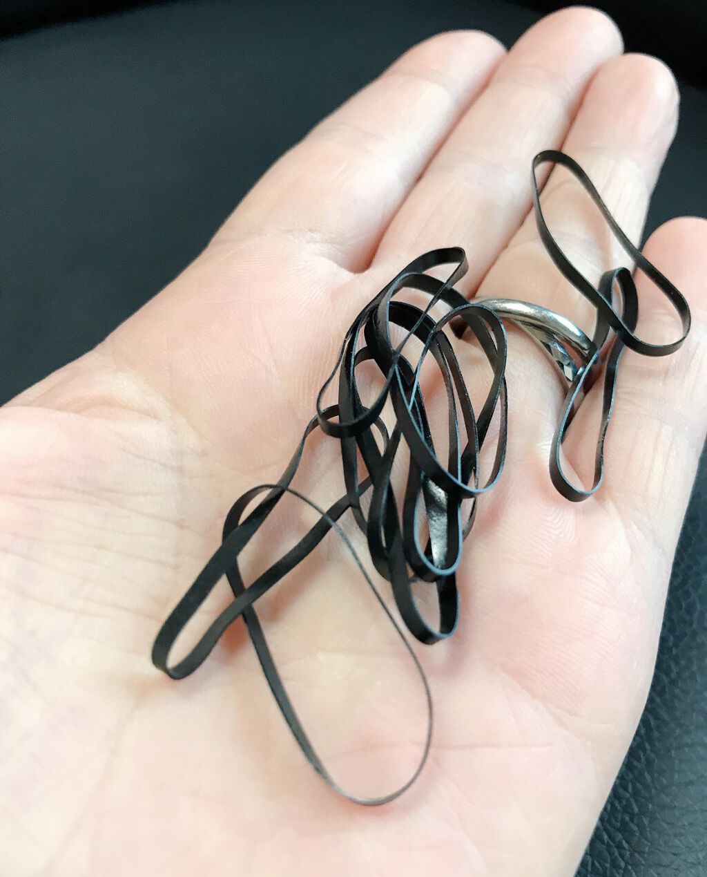 からまないゴム Mブラック/セリア/ヘアアクセサリーを使ったクチコミ（2枚目）