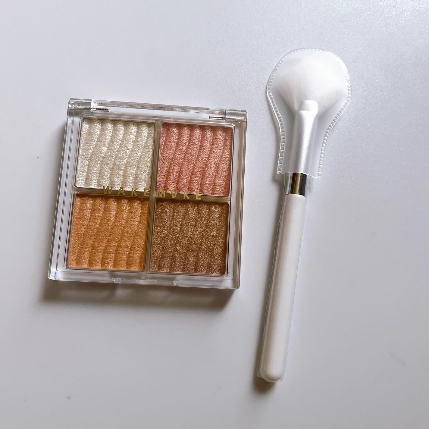 グロウコントゥアリングハイライターパレット/wakemake/パウダーハイライトを使ったクチコミ(3枚目)