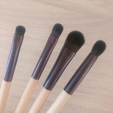 CONTOURING BRUSH (アイシャドウ ブラシ)/innisfree/メイクブラシを使ったクチコミ（2枚目）