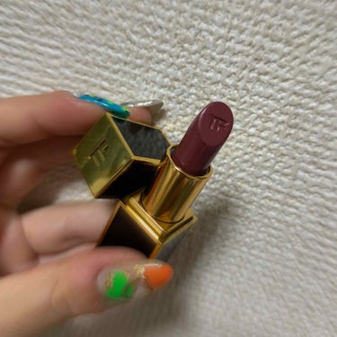 お久しぶりです！
今日は最近購入したリップをご紹介します！

TOMFORD Lip Color   
Rouge A Levres   “On Scott”

若干メタリックな感じのリップです！
ギラ