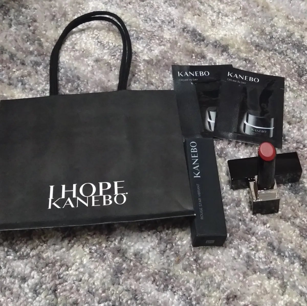 ルージュスターヴァイブラント V06 Heat Red/KANEBO/口紅を使ったクチコミ（1枚目）