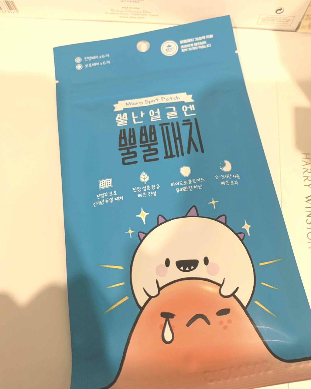 anna♡ on LIPS 「ニキビパッチ撮り方雑ですみませんwこのニキビパッチ新大久保で買..」(1枚目)