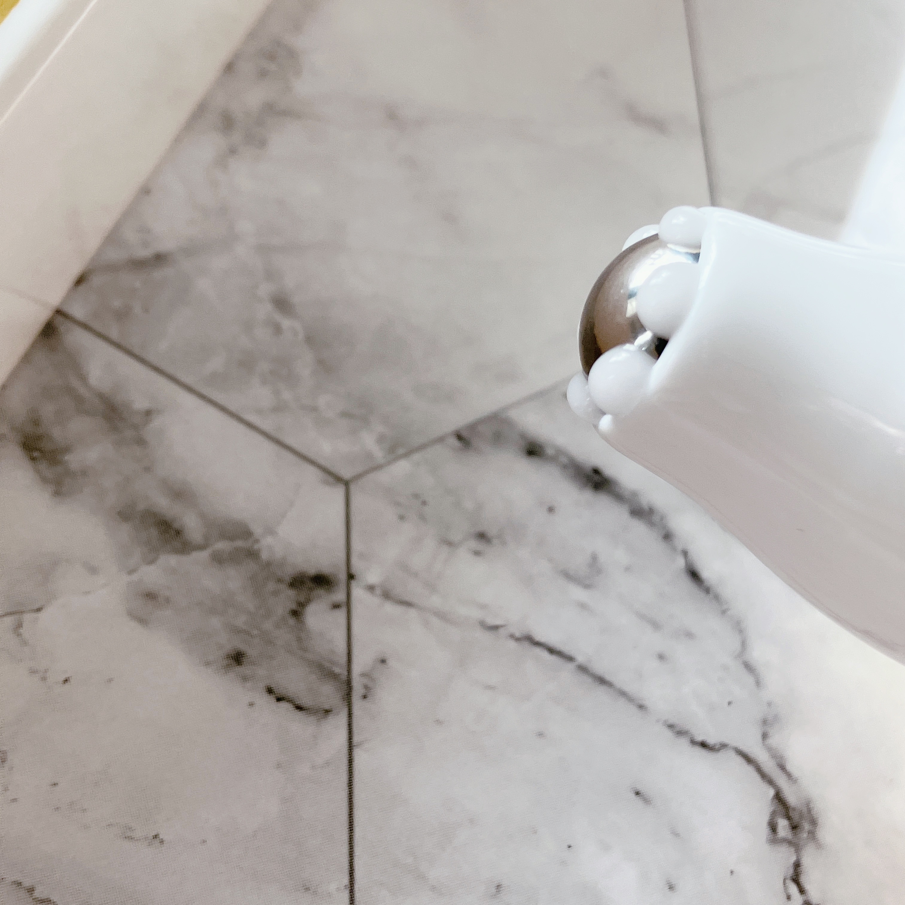 V9ビタミンアンプルロールオンアイクリームクリア/JMsolution/アイケア・アイクリームを使ったクチコミ（3枚目）