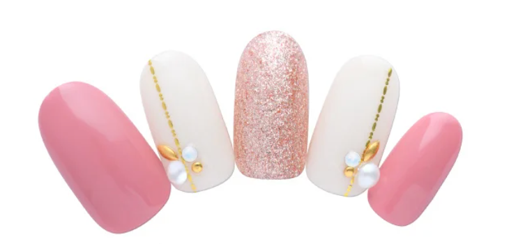 DASHING DIVA〈サマーネイル2023〉 大き目パールとラインステッカーで品のある輝きをプラス