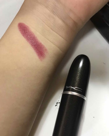 MAC
リップスティック
色：PLUMFULL

★★★★

はじめてかの有名なMACのリップを購入しました！

MACだと、実は密かにリップテンシティーの方を買っておりまして、、、、。

やけど、もう