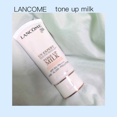 LANCOME tone up milk

今回はLIPSさまからプレゼントさせて頂いたレビューということで！

塗り心地:ベタつかずしっとり。

色味:色味は薄ピンク〜ベージュの中間で伸ばすとうっすら