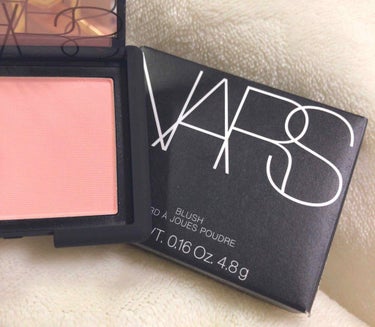 NARS ブラッシュ☆

カラー 4033 SEX APPEAL

見た目薄すぎて失敗したかなと思ったけど…
実際に頬にのせるとほんとに自然に馴染む〜👏🏻

塗ってますという感じがないし、さりげない感じ