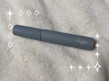 Fujikoの眉ティント使ってみました。
試しなので2時間ほどで剥がしましたが、ちゃんと色がついていました！
洗顔したらどのくらい落ちるかわかりませんが、これは良さそう😊
ただ少し匂いが強いのが気になり