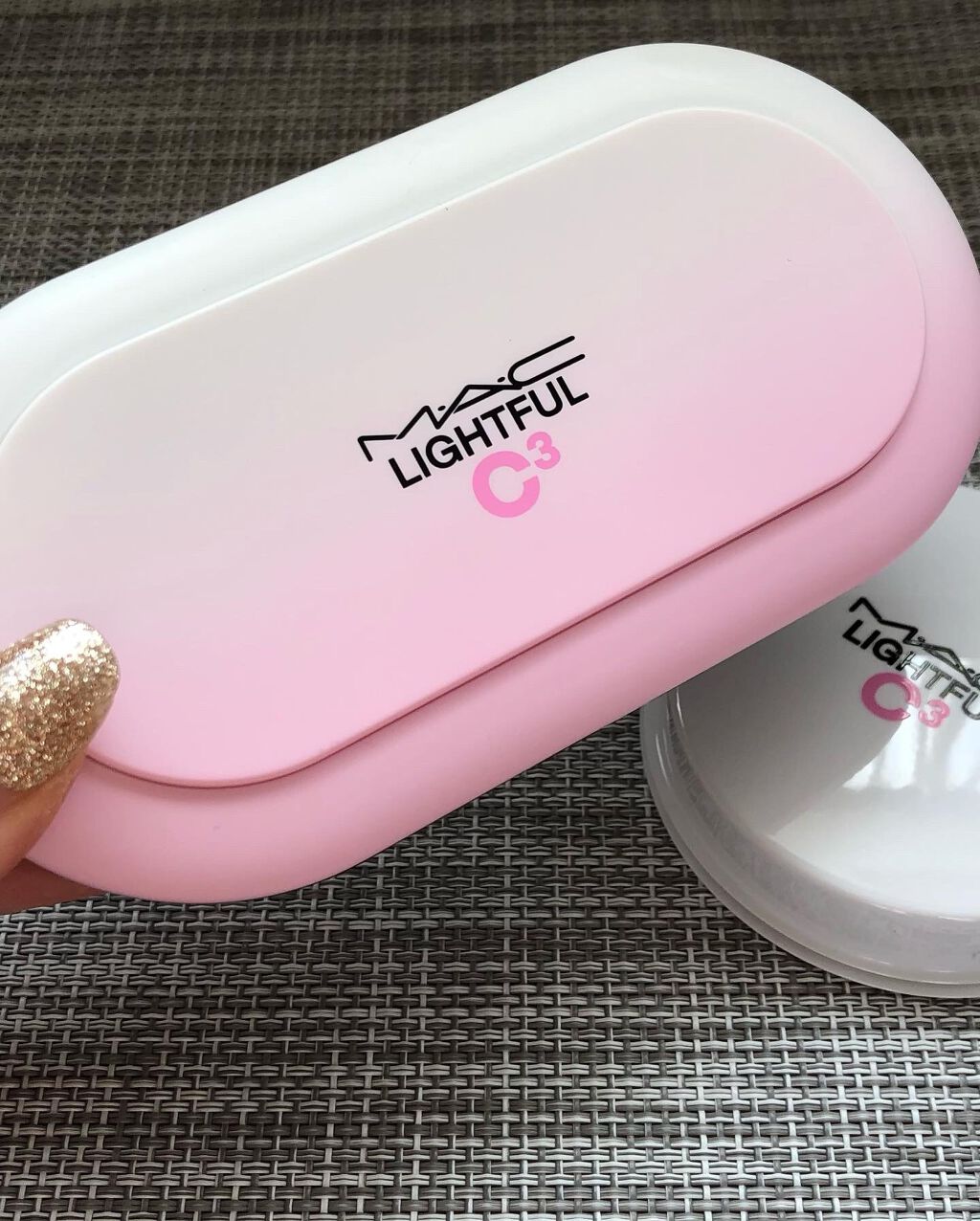 ライトフル C３ ナチュラル シルク パウダーファンデーション/M・A・C/パウダーファンデーションを使ったクチコミ（1枚目）