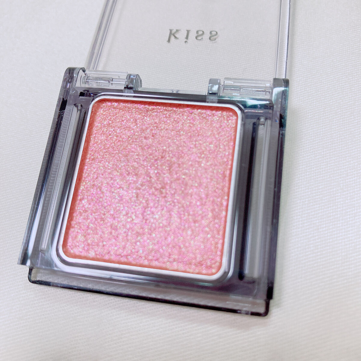  シアー グリッターアイズ 03 ダズリングガール(DAZZLING GIRL)/KiSS/単色アイシャドウを使ったクチコミ（2枚目）