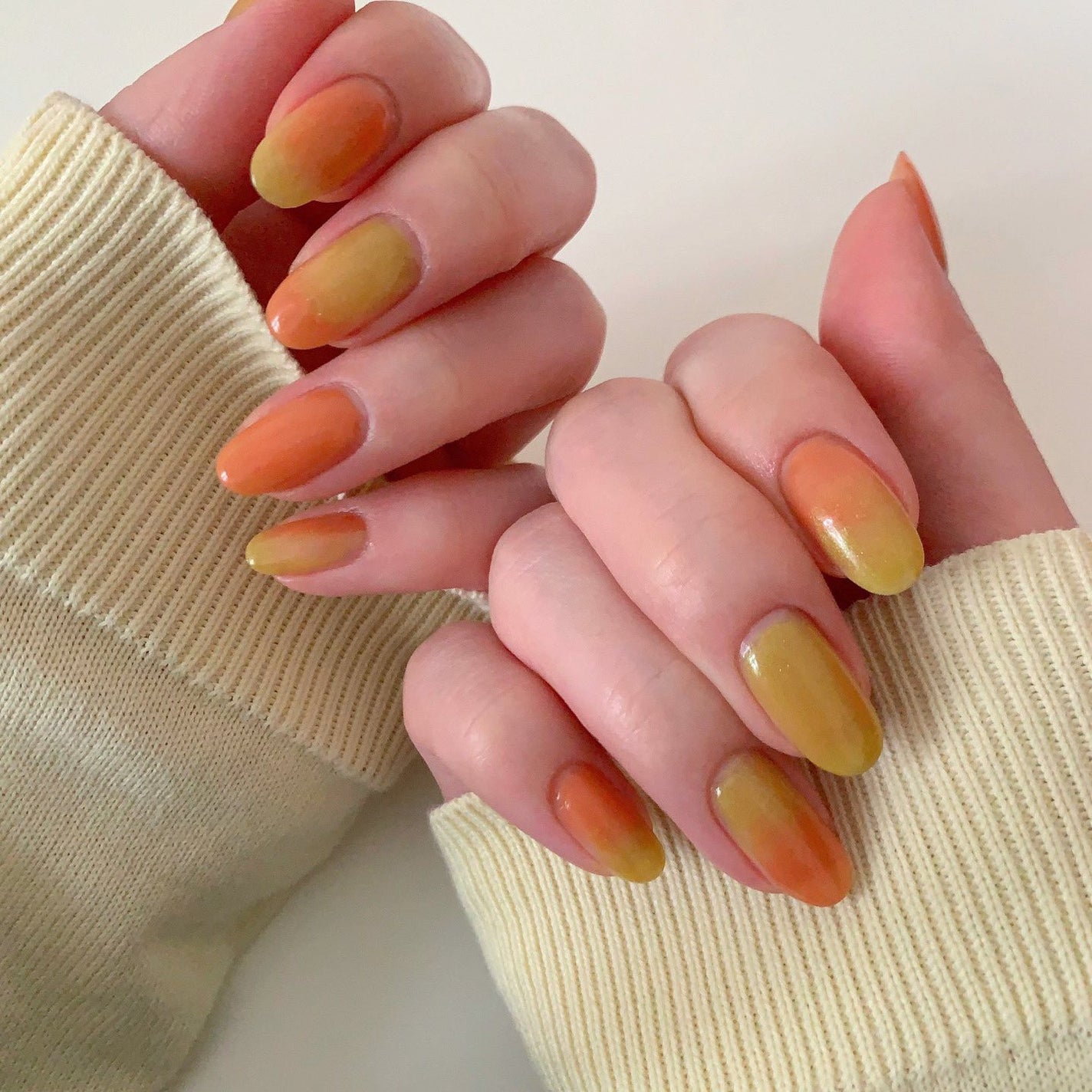 yomogi on LIPS 「#ご機嫌夏ネイルParaDoビタミンカラーネイル💅💛イエロー×..」(1枚目)