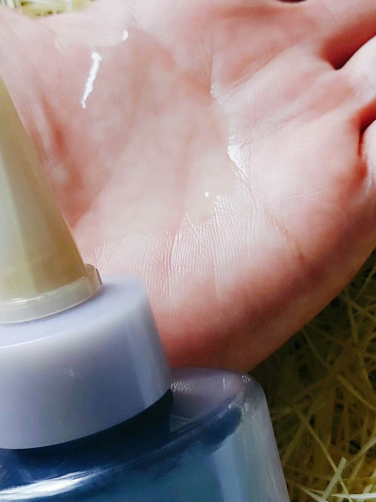 エッセンシャル プレミアム ウォータートリートメント EXスムース モネデザイン（200ml）/エッセンシャル/アウトバストリートメントを使ったクチコミ（3枚目）