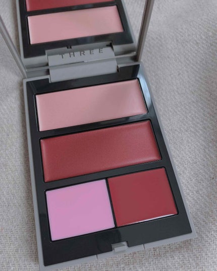 グローフリーダムパレットライジング/THREE/クリームハイライトを使ったクチコミ(2枚目)