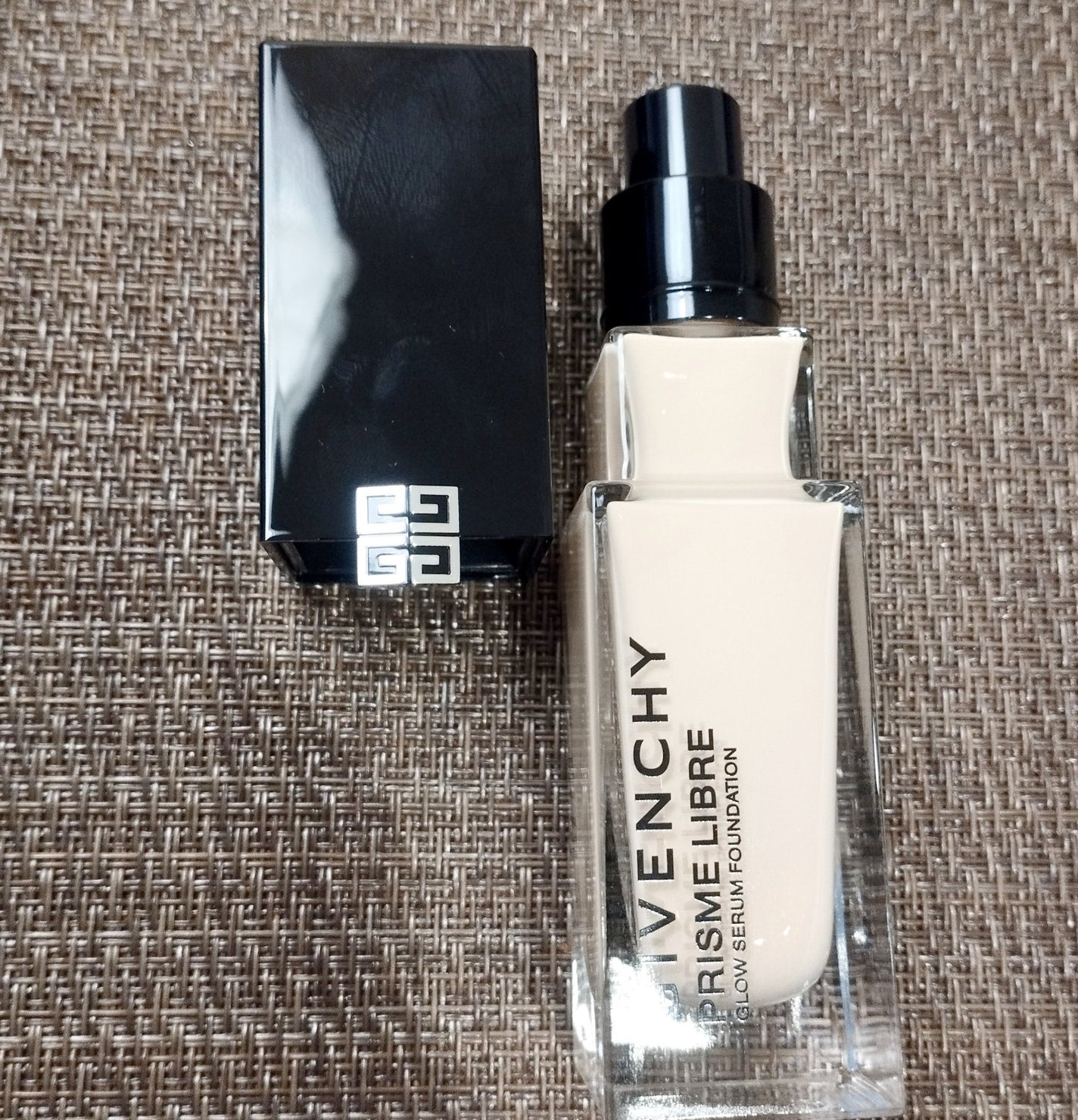 プリズム・リーブル・グロウ・セラム・ ファンデーション/GIVENCHY/リキッドファンデーションを使ったクチコミ(2枚目)