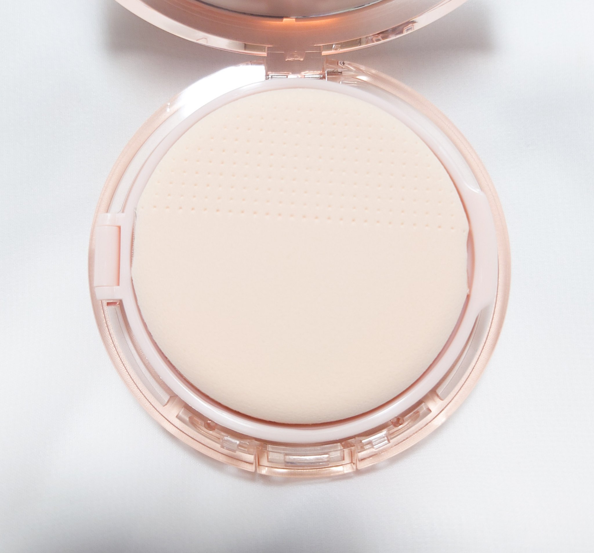 ヌードカーミンググロークッション/MAKE9/クッションファンデーションを使ったクチコミ（2枚目）