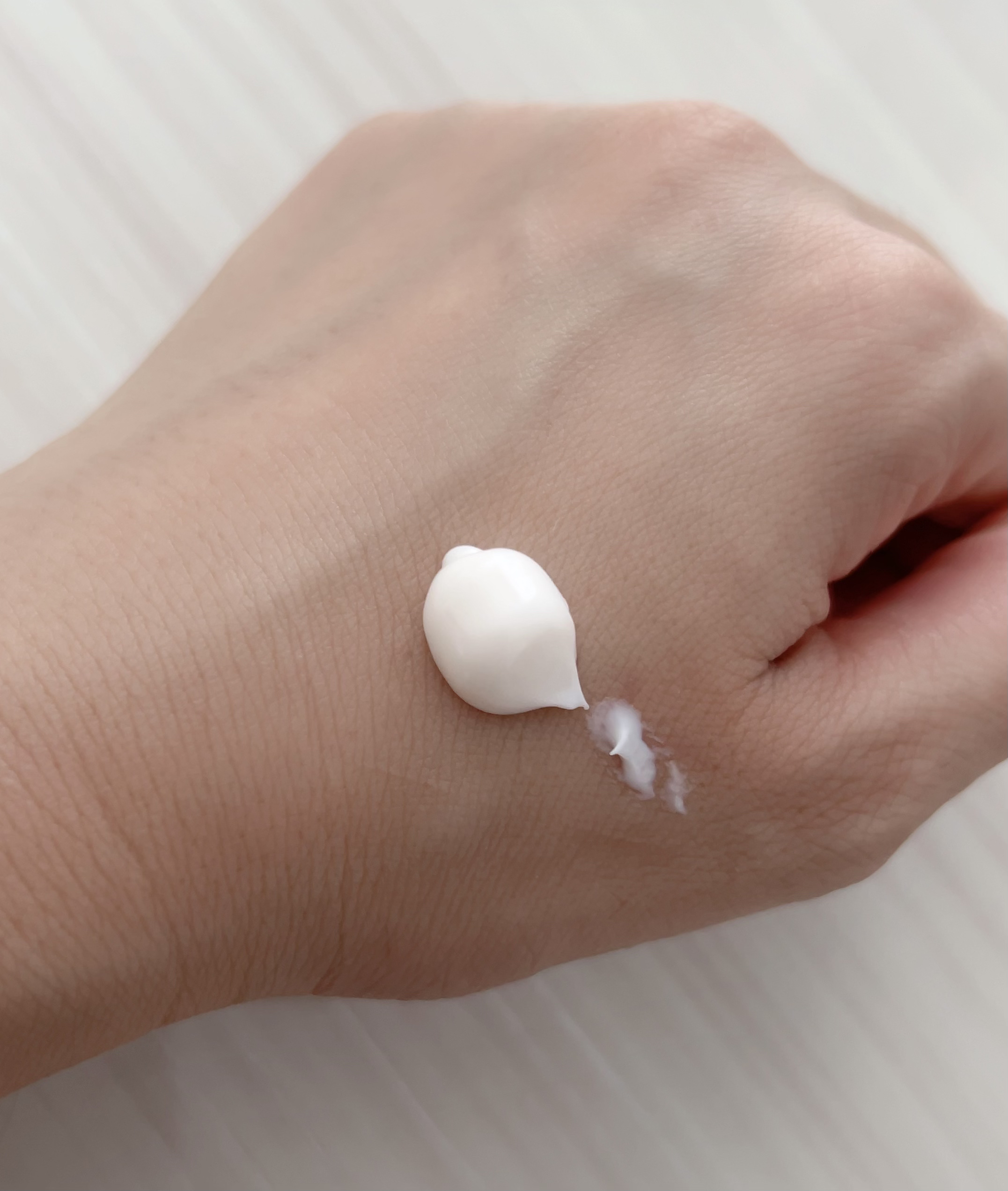 エッセンシャル フェイス&ボディクリーム/ロベクチン/フェイスクリームを使ったクチコミ（2枚目）