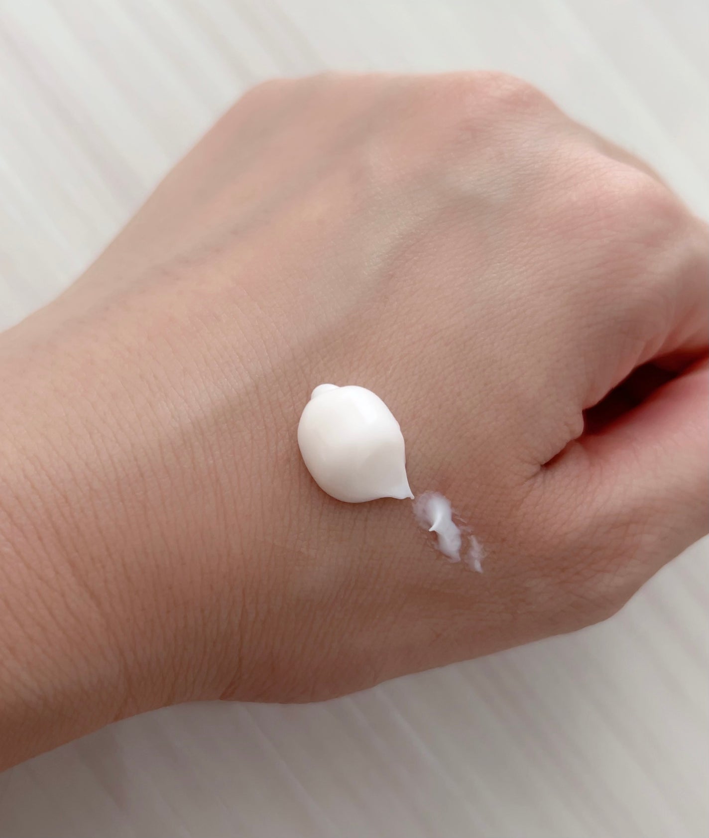 エッセンシャル フェイス&ボディクリーム/ロベクチン/フェイスクリームを使ったクチコミ(2枚目)