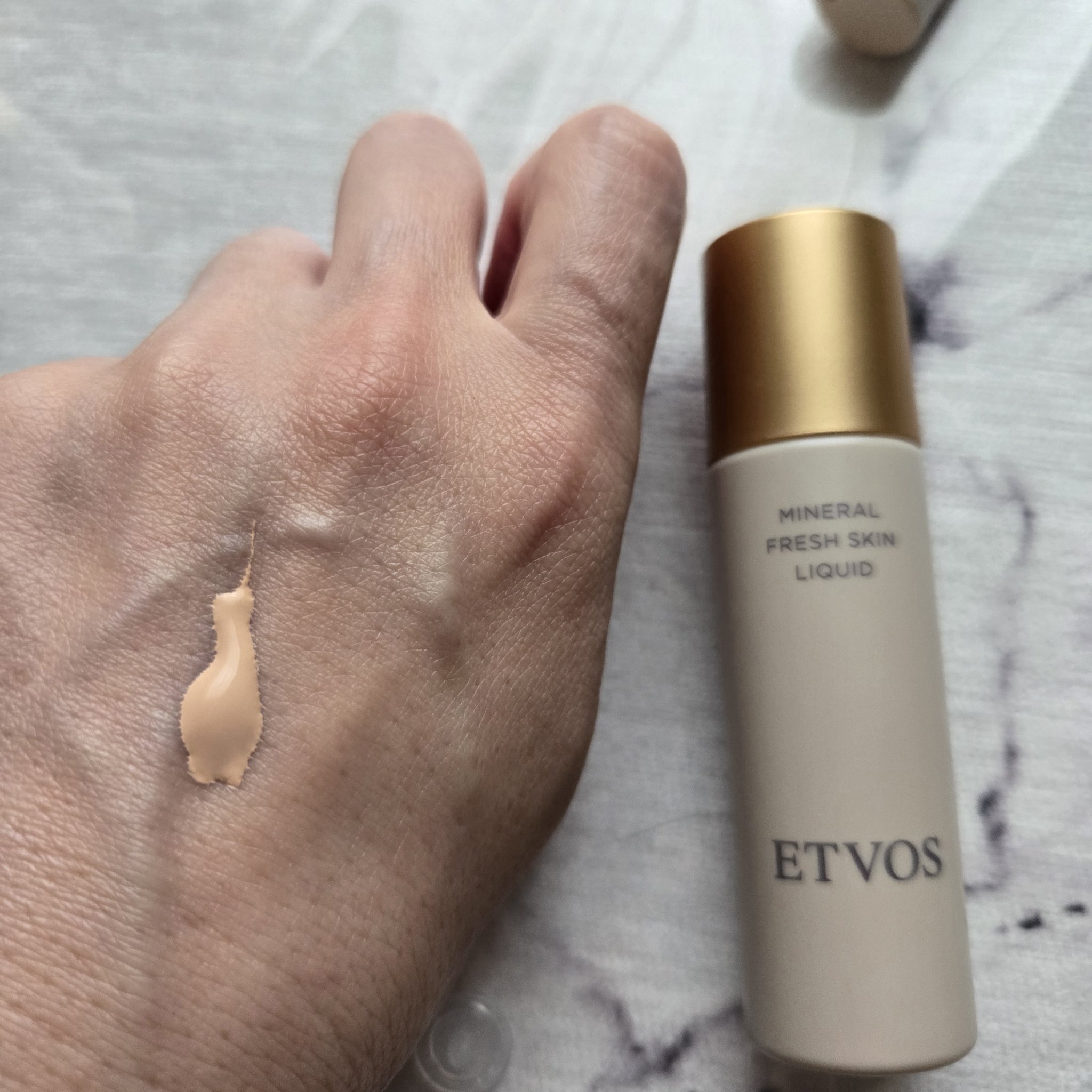 ミネラルフレッシュスキンリキッド/エトヴォス/リキッドファンデーションを使ったクチコミ（1枚目）