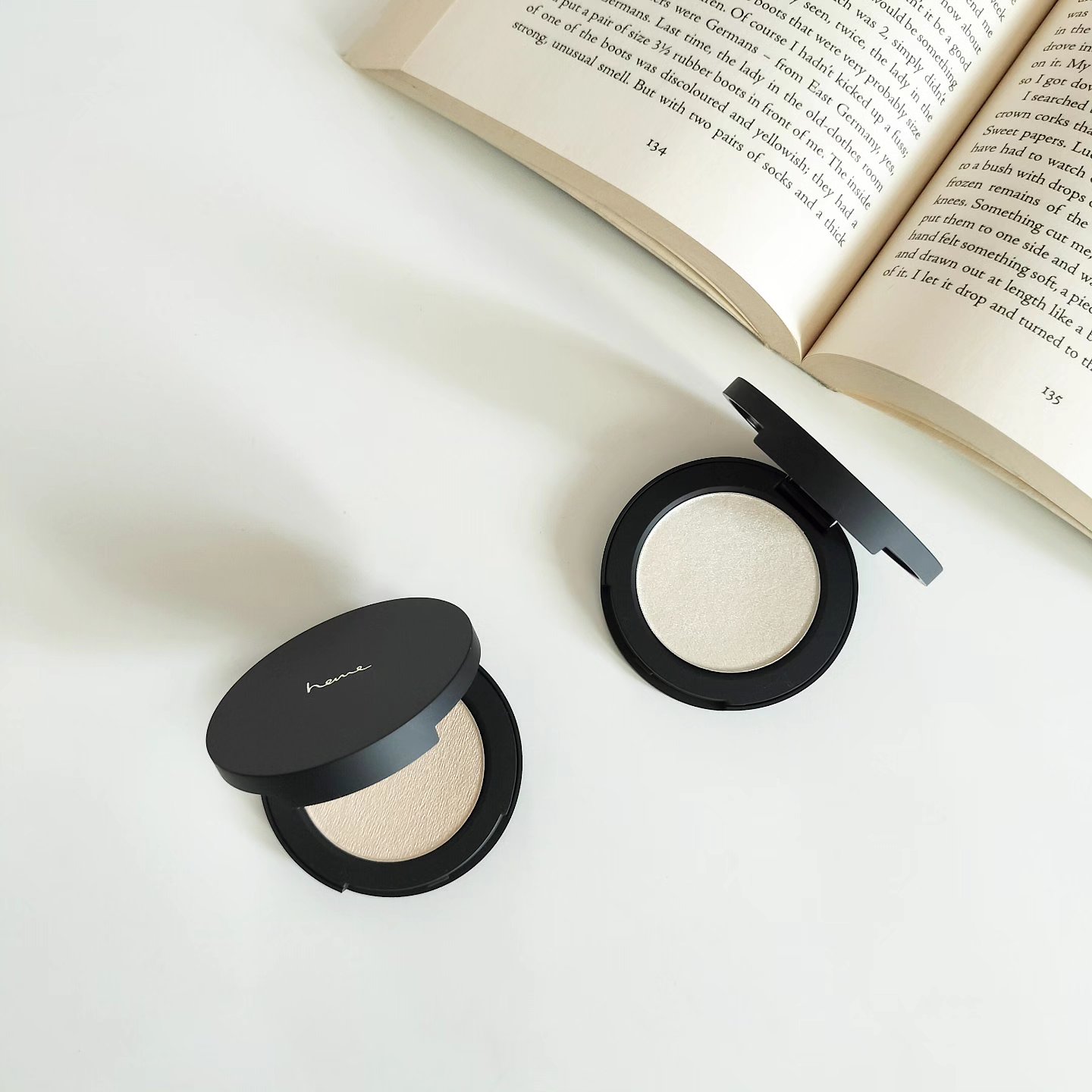 ベイクドハイライター ムーンライトホワイト/heme/パウダーハイライトを使ったクチコミ（1枚目）