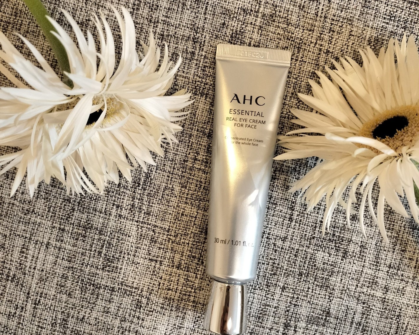 エッセンシャル リアル アイクリーム フォーフェイス/AHC/アイケア・アイクリームを使ったクチコミ(1枚目)