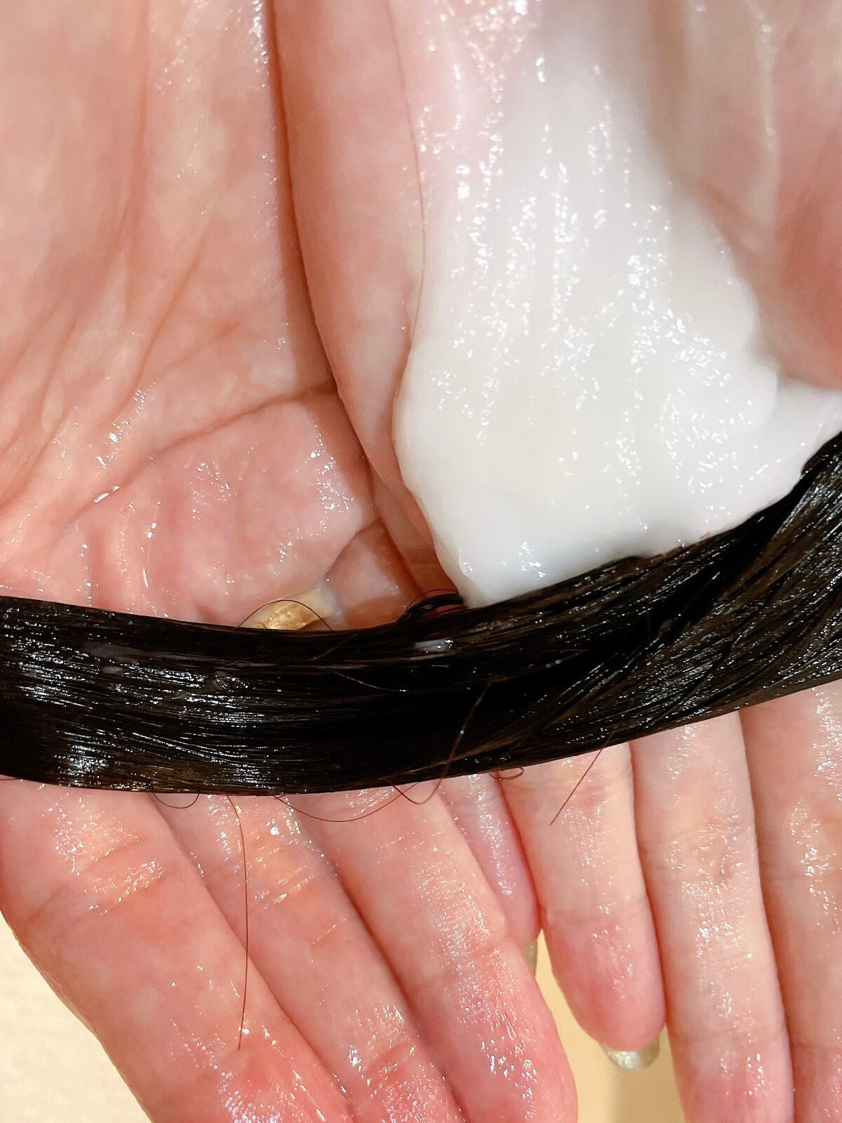 THE BEAUTY 髪のキメ美容プレミアムトリートメント<モイストリペアプレミアム>/エッセンシャル/洗い流すヘアトリートメントを使ったクチコミ(4枚目)