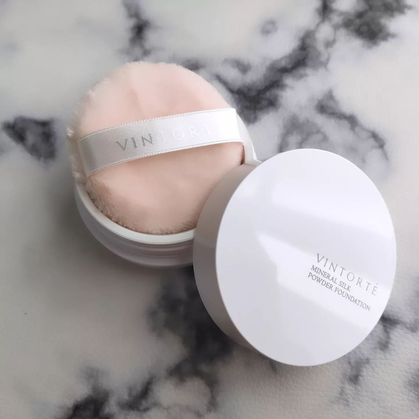 ミネラルシルクファンデーション(ケース・パフ付)/ヴァントルテ/パウダーファンデーションを使ったクチコミ(3枚目)