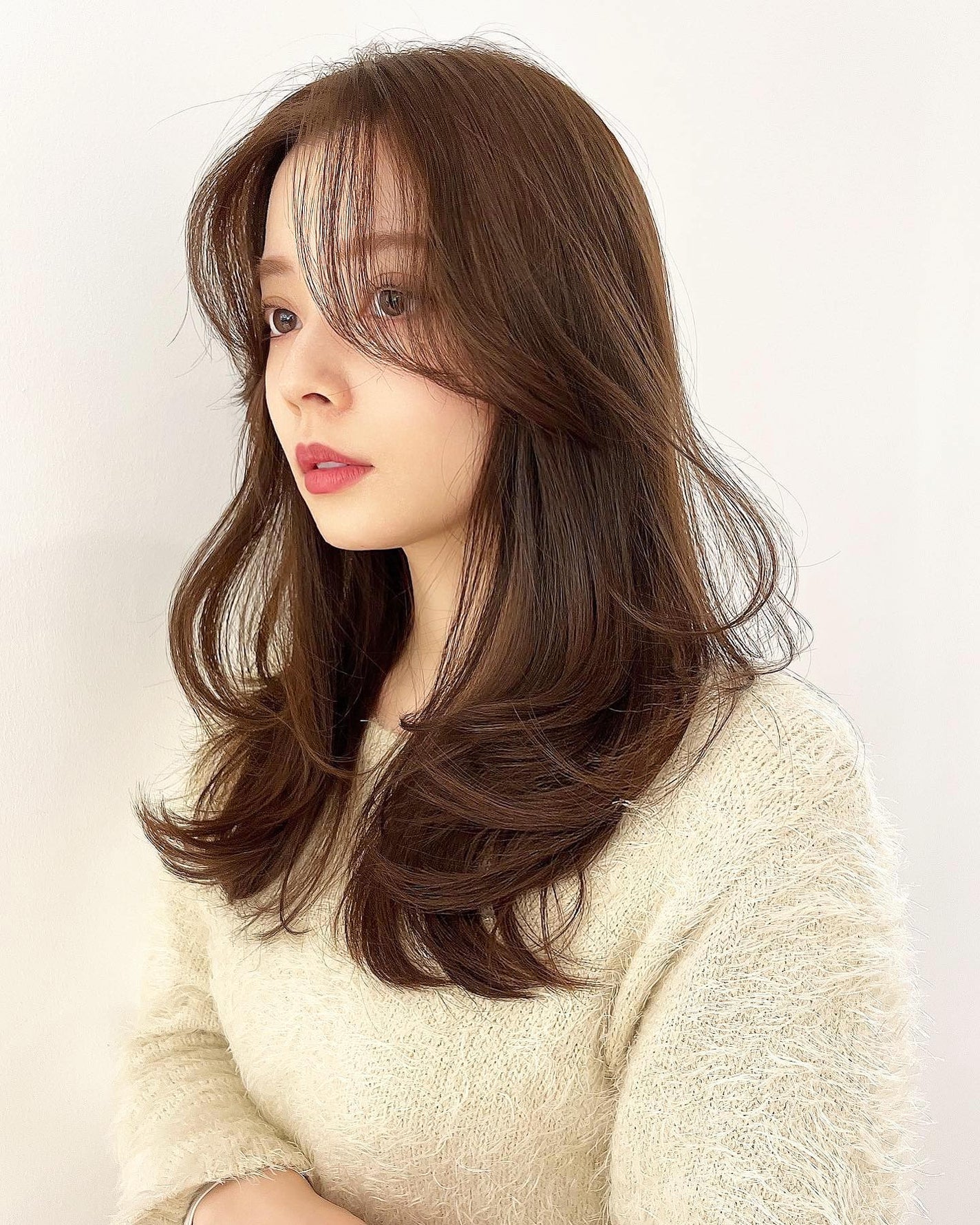 HARUNA on LIPS 「柔らかい低めのレイヤースタイル😉お上品なレイヤースタイルなら低..」(2枚目)