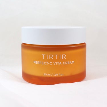 TIRTIR ビタラインのクリーム🍊

英国産の純ビタミンCがたっぷりで、カプセルを潰しながら使うのが楽しい🙆‍♀️
柑橘系の香りにも癒されます🧡

しっとり保湿してくれて
美容液と同様に、お気に入りに