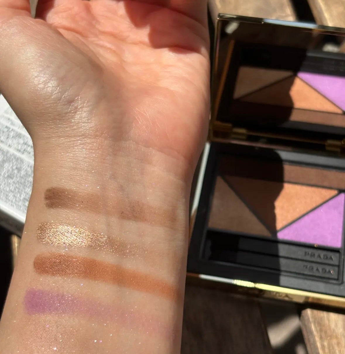 ダイメンションズ マルチエフェクト アイシャドウ/PRADA BEAUTY/アイシャドウパレットを使ったクチコミ(2枚目)