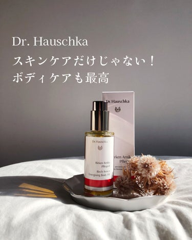 他の投稿はこちら ▷ @skincare_et_cosmetics

---------商品情報---------
@drhauschkajapan 
エナジャイジング  ボディオイル
【バーチアルニカ】75ml
¥3,850(税込)

ボディオイルは全5種類あります。
◼︎エナジャイジング
◼︎バイタライジング
◼︎カーミング
◼︎トーニング
◼︎ニュートリング

---------商品について---------
\ 大人向け /
エネジャイジングボディオイル【バーチアルニカ】
・肌の引き締め
・凝ってる方や脚のマッサージに
・ハーブ(ミント＆レモン)のすっきりとした香り。

保湿成分
【ホワイトバーチ】
【アルニカ花エキス】


-------- 使用感 --------
肌にスッとなじんで、ベタつかないのでとても使いやすい。
マッサージする方は、濡れた肌の方が滑りが良くなる！
ハーブ系の爽やかな香りで、香りにもこだわりたい方にぴったり。


---------コメント---------
さらっとして軽い使い心地だけど肌はしっとりする。
ベタつきやぬるつきが気にならないので、
1年を通してマッサージや保湿にと幅広く使えるボディオイル。

私は肩こりがひどいのと、特に冬は肌の乾燥がひどいので
このオイル１つで、保湿&マッサージができるのはすごく良い。

お風呂場にオイルを置いておくと、
入浴後すぐに保湿できるのでとても楽です！


------------------------------------

このアカウントは、姉妹でスキンケアやコスメについて投稿しています！
他にも感想・ご意見などコメントお待ちしています✨

------------------------------------
#ドクターハウシュカ 
#ドクターハウシュカアンバサター 
#エナジャイジングボディオイル 
#バーチアルニカ #引き締め 
#セルライト #むくみ #肩こり #筋肉痛 
#ヨガ後 #筋トレ後 


の画像 その0