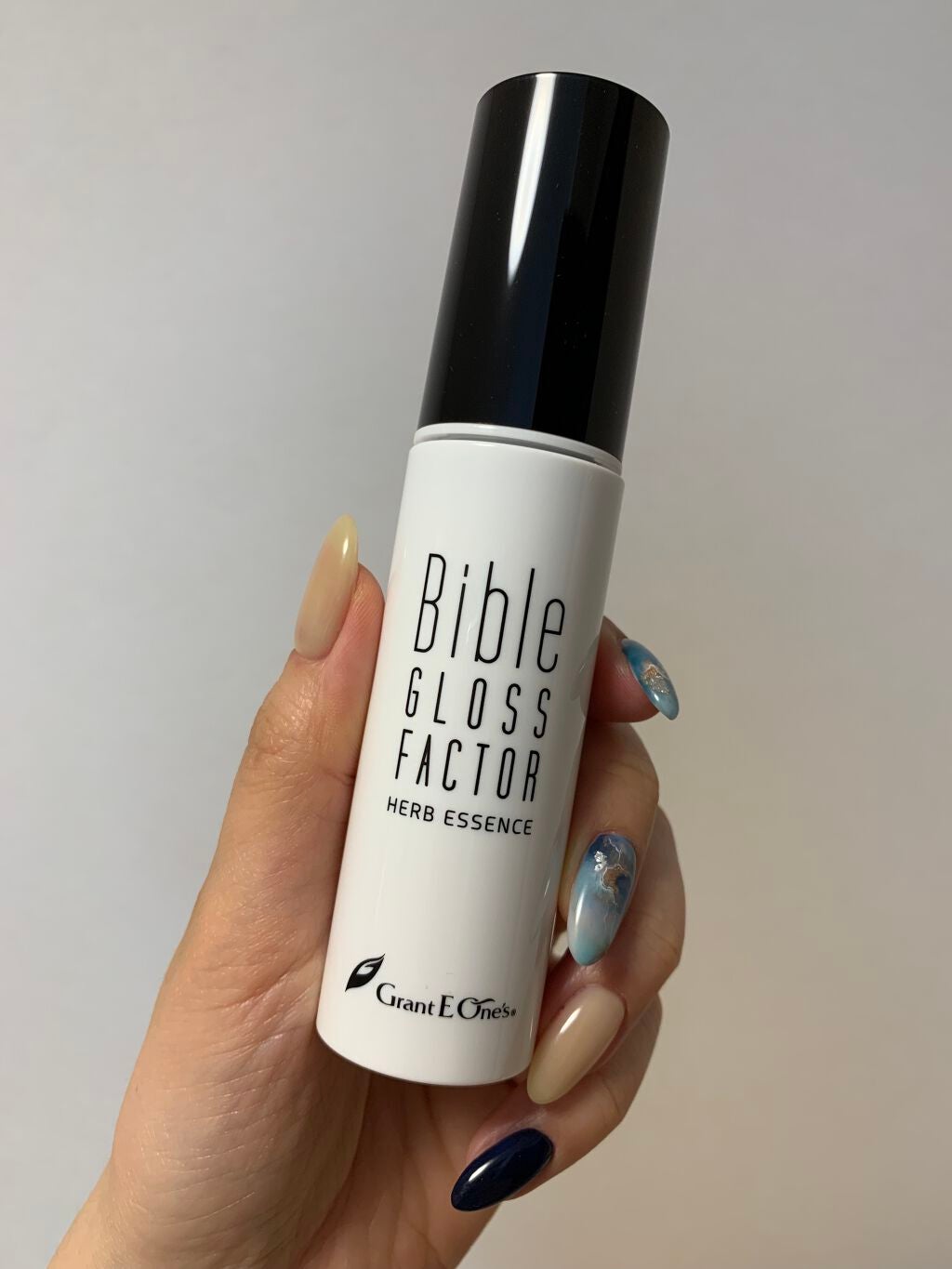 Kayo on LIPS 「グロスファクターネイルサロンで購入。色味はちょっと青っぽくてギ..」(1枚目)