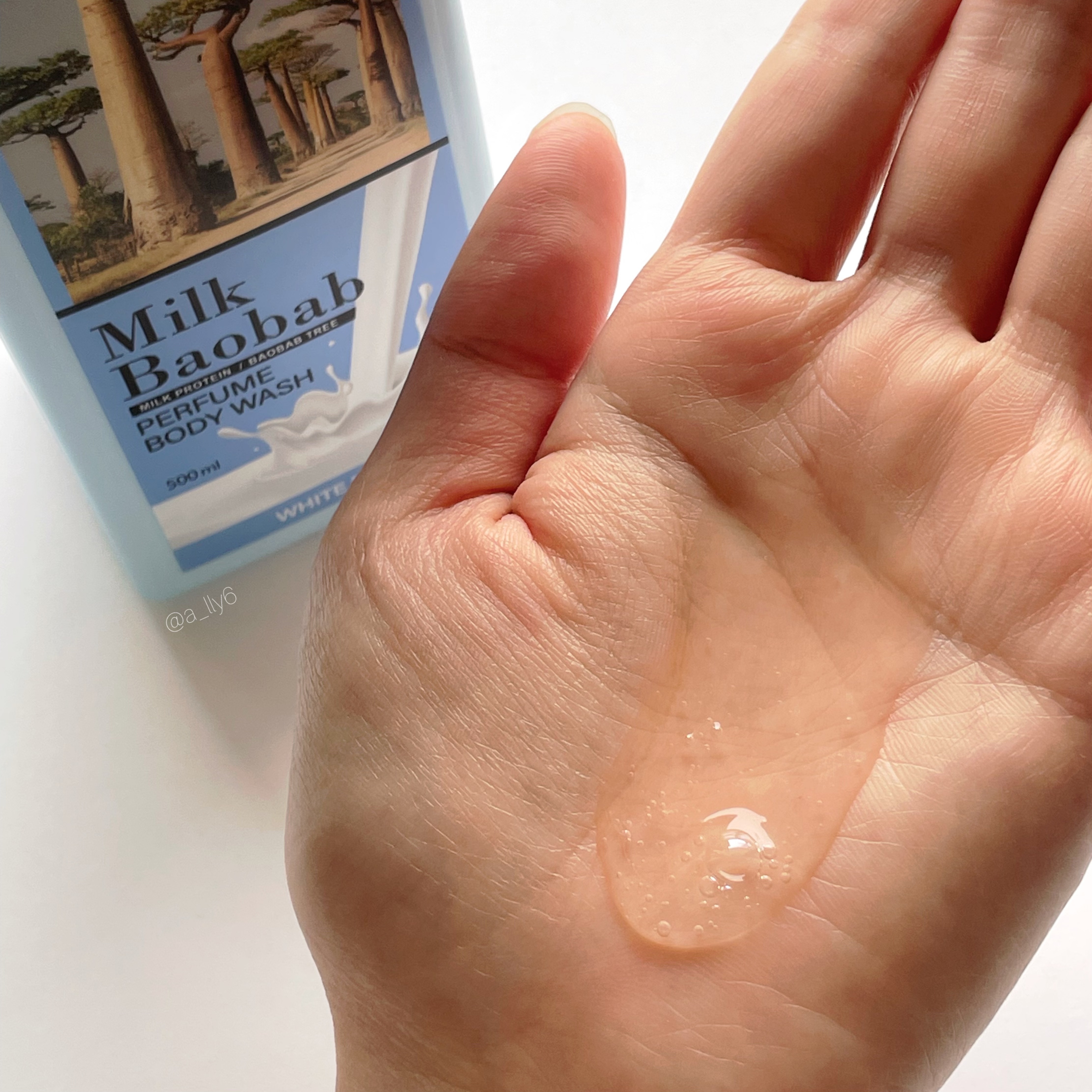 ミルクバオバブ パフュームボディウォッシュ ホワイトムスク/ミルクバオバブ/ボディソープを使ったクチコミ（2枚目）