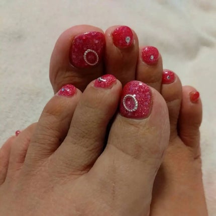 まっつん on LIPS 「友達のフットネイルと自分のフットネイル💅写真撮り忘れて送っても..」(3枚目)