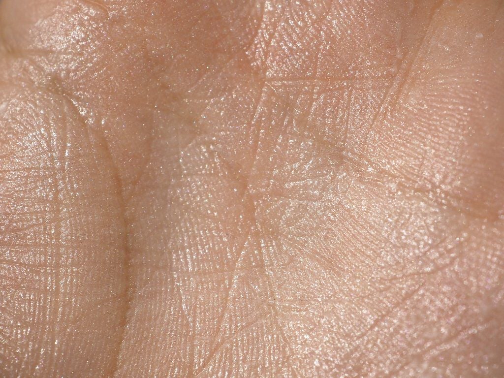 chihiro_tc on LIPS 「使うのが毎回楽しみすぎる#ウラニアの「クリスタルパール」✨本物..」(4枚目)