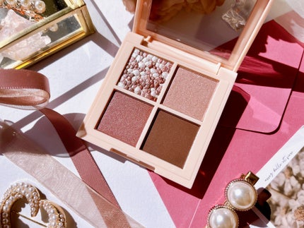 レブロン ダズル アイシャドウ クアッド/REVLON/アイシャドウパレットを使ったクチコミ(2枚目)