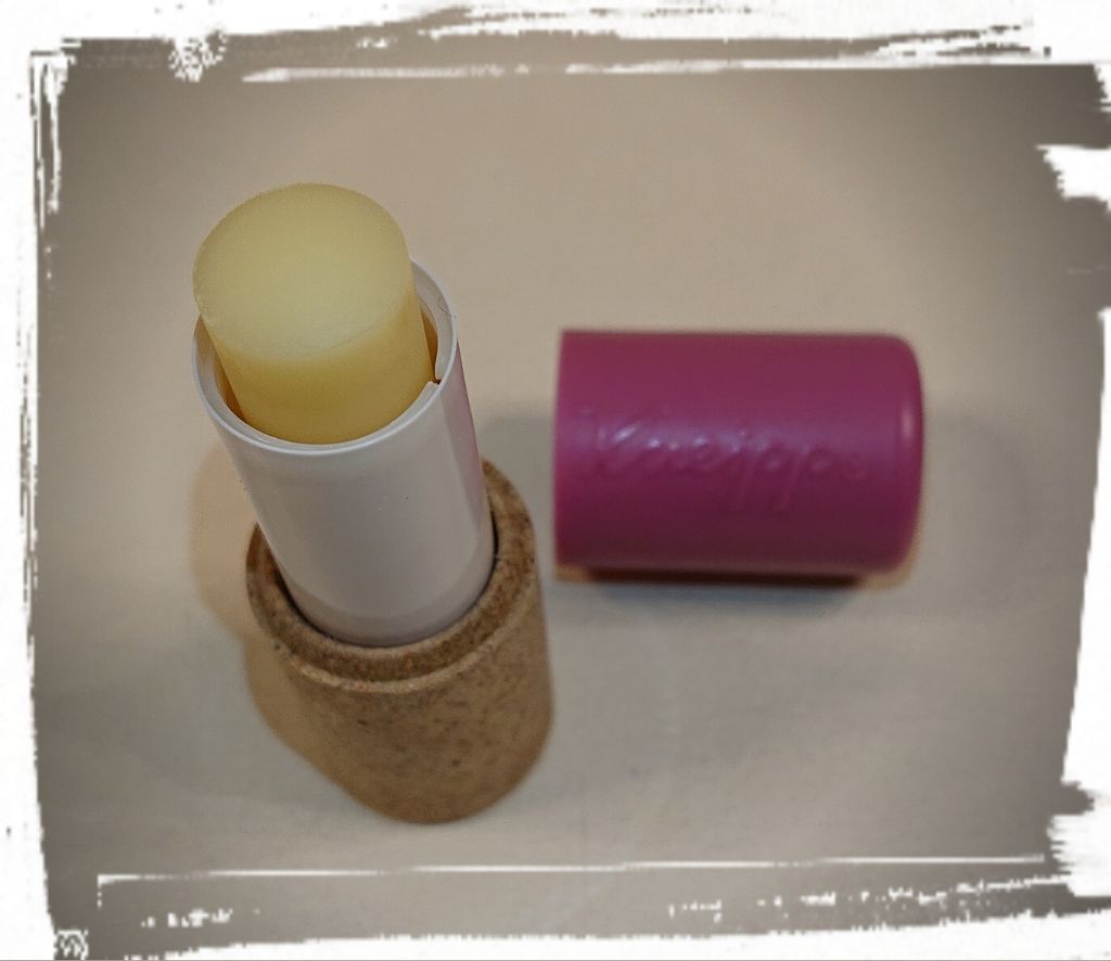 オーガニック リップバーム エルダーベリーの香り/クナイプ/リップケアを使ったクチコミ（2枚目）