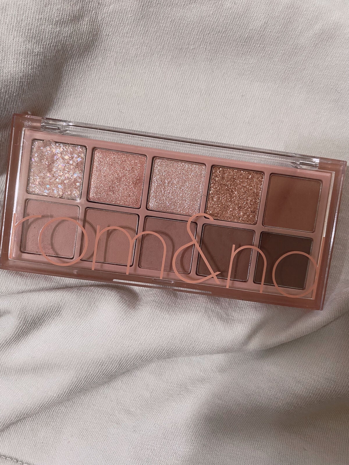 harusa フォロバ100 on LIPS 「こんにちは!!今回はロムアンドのめっっっちゃかわいいアイシャド..」(1枚目)