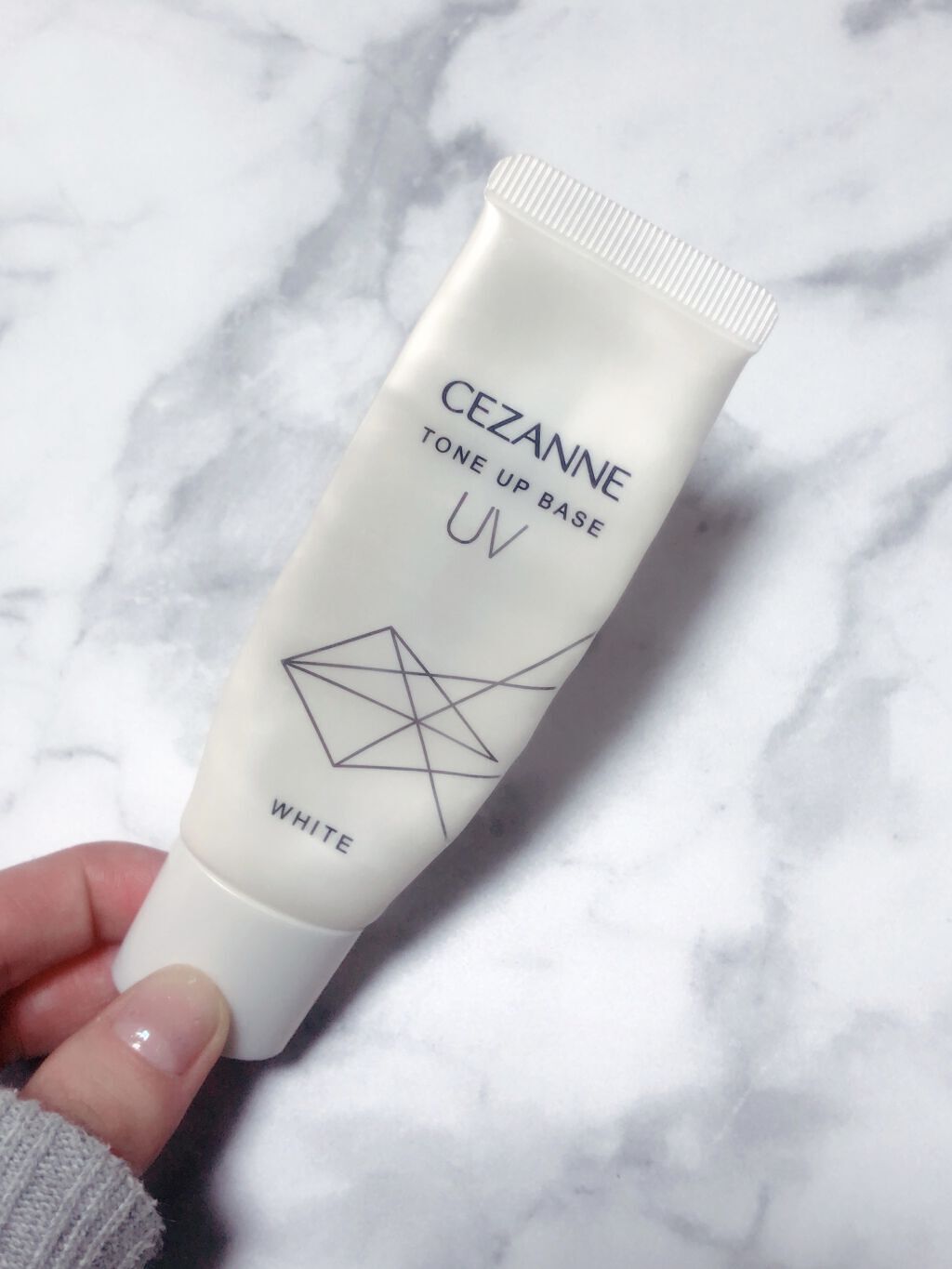CEZANNE
UVトーンアップベース（ホワイト）

SPF50+/PA++++ ノンケミカル処方(紫外線吸収剤不使用) 
ウォータープルーフ処方
※単品使用なら洗顔だけでも落とせるそうです



………


使い切っての感想になります。
