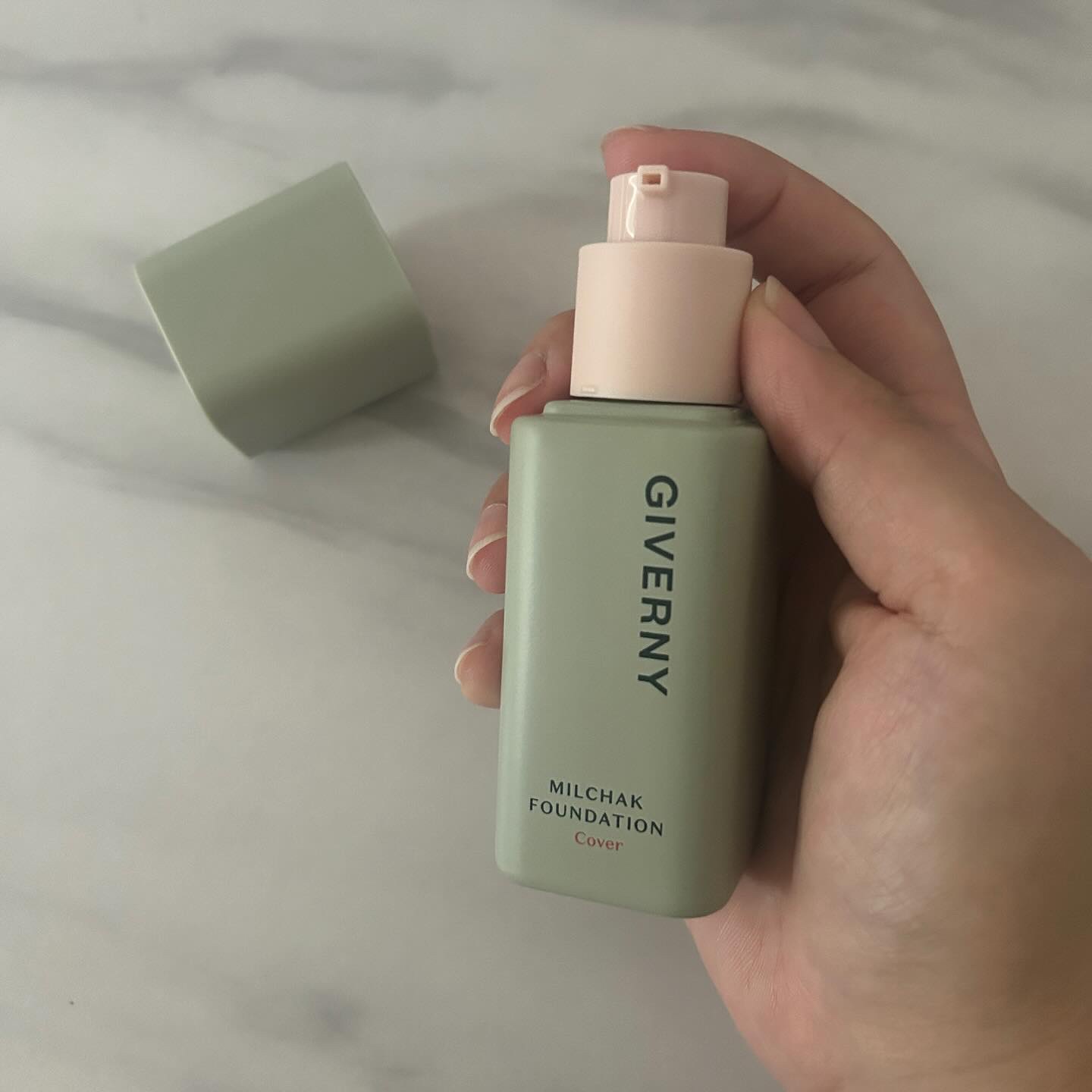 ジヴェルニー 密着カバーファンデーション 22C ロージーベージュ/GIVERNY/リキッドファンデーションを使ったクチコミ（2枚目）