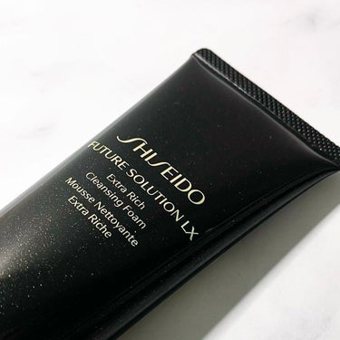 SHISEIDO フューチャーソリューション LX エクストラ リッチ クレンジングフォームｅのクチコミ「もこもこの泡でしっかり洗っても
乾燥しにくくとても優秀！
次に使う化粧水などの入りが抜群によく.....」（1枚目）