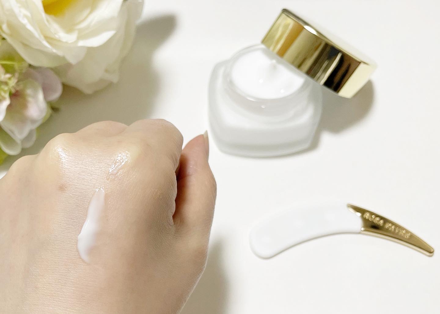 ロサ アンバー クリスタル スノー クリーム/ROSA FAYRE/フェイスクリームを使ったクチコミ（2枚目）