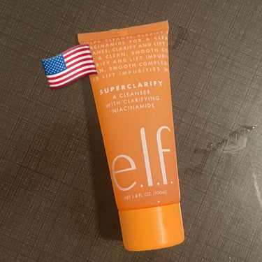 アメリカで買ったもの🇺🇸

アメリカでこのe.l.f. Cosmeticsって日本で言うキャンメイクみたいに安くて、ででも人気な商品がとてもたくさん揃ってるブランドなの☺️

アメリカ行った時どれもこれ