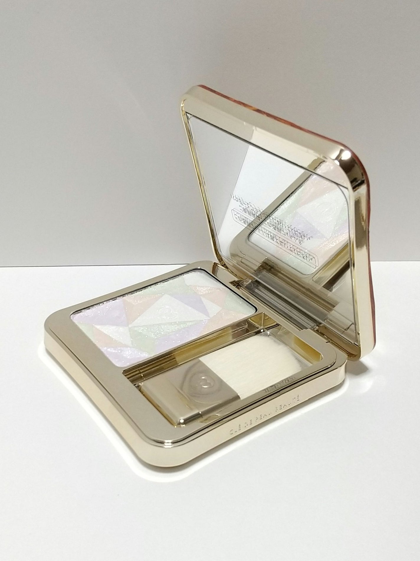 ル・レオスールデクラ /クレ・ド・ポー ボーテ/パウダーハイライトを使ったクチコミ(1枚目)