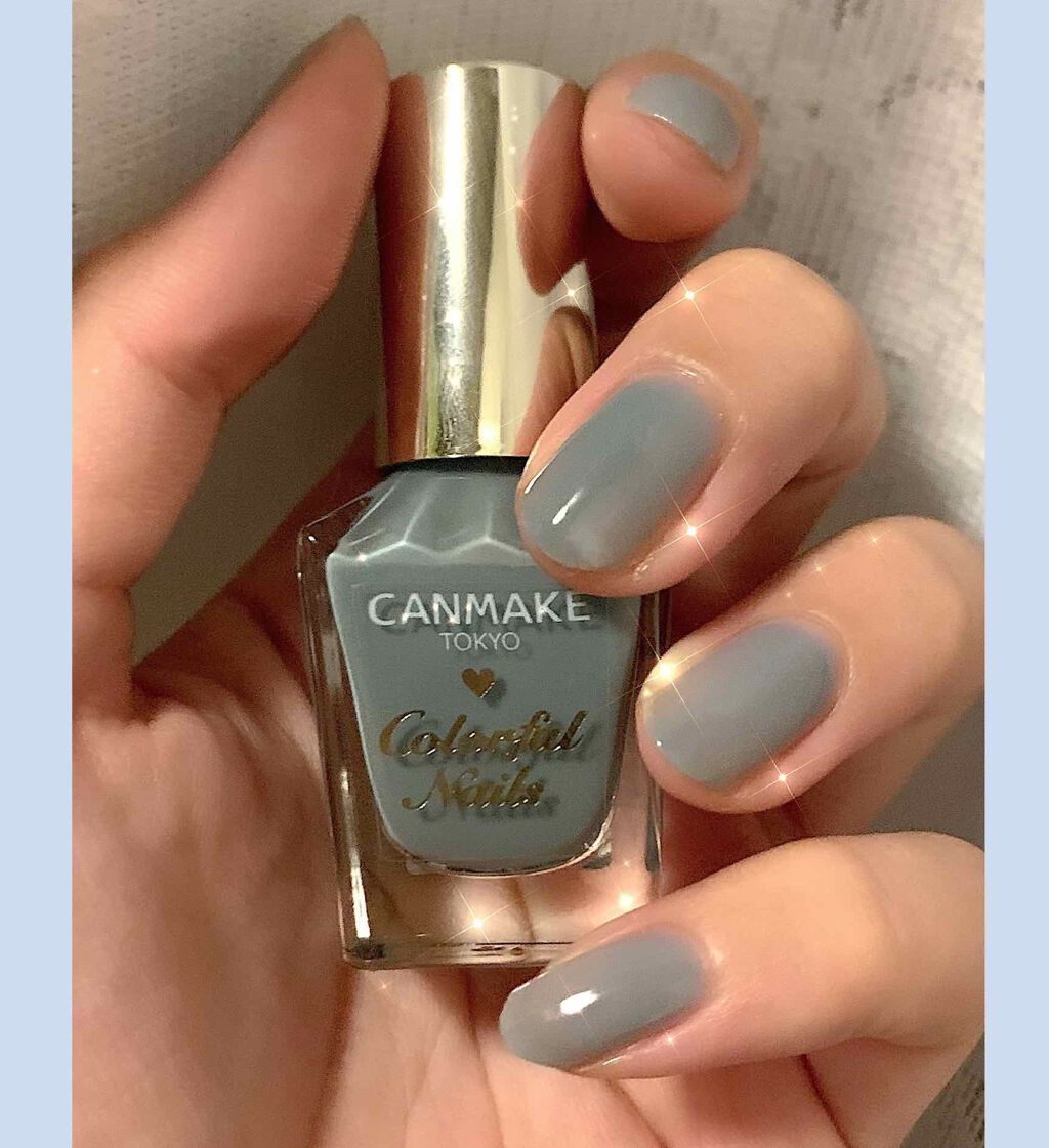 🎐夏は涼しげな大人の水色🎐
夏の上品なくすみカラーネイルにハマっています。キャンメイクのスモーキーアクアはくすみカラーにも関わらず透明感があり一度塗りだと澄んだ海の透明感。２度塗りだと透明感を失わず程よくグレー味が増すので気分で塗る回数